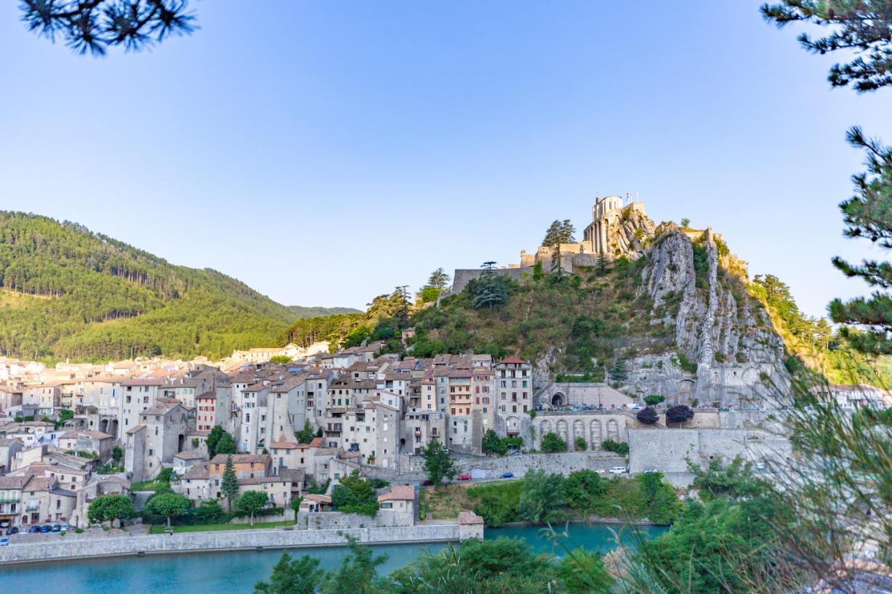 Camping Sites Et Paysages Les Pres Hauts Sisteron Eksteriør billede